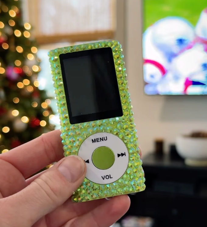 davvnPod - bedazzled *iPod*